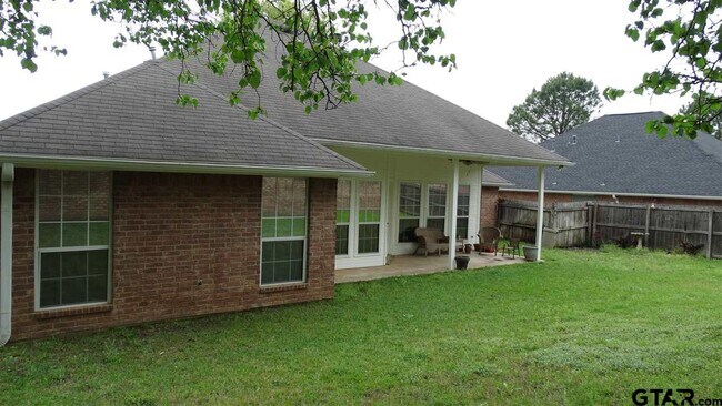Building Photo - 16801 Lafayette Dr