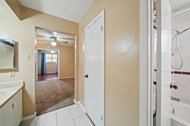 Building Photo - 10431 Odessa Dr