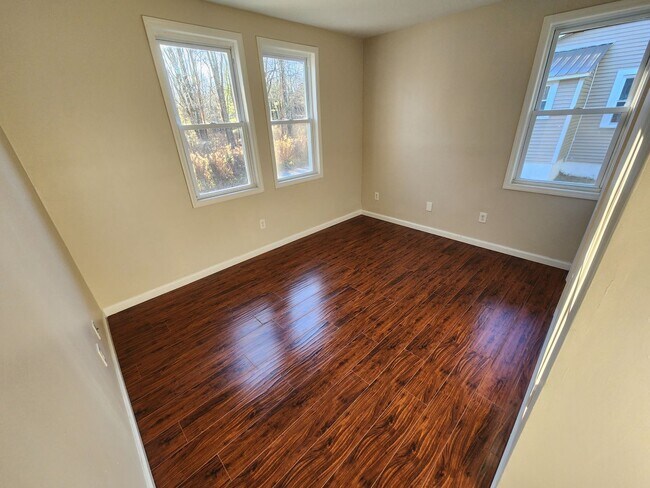 Building Photo - 2 Bed 1 Bath Apartment In Loch Sheldrake