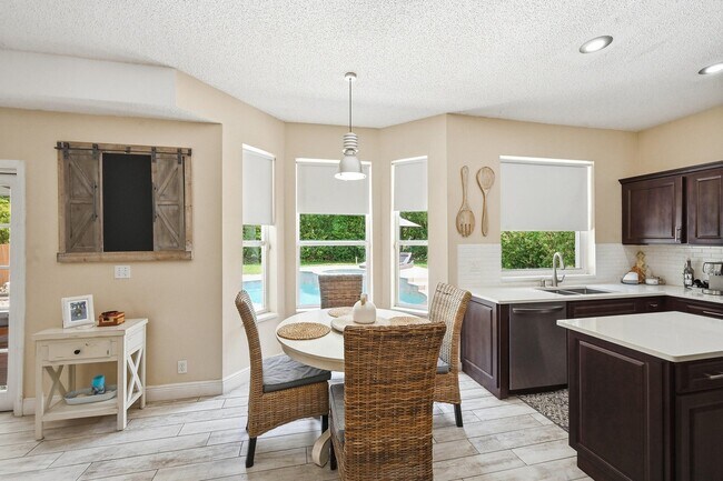 Building Photo - 15073 Oak Chase Ct