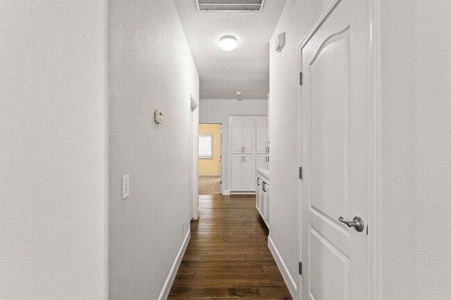 Building Photo - 2921 Garzellis Way