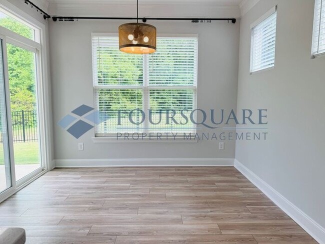 Building Photo - End-Unit Townhome with Fenced Yard, Washer/Dryer included & 2-Car Garage – Comfortable & Convenie...