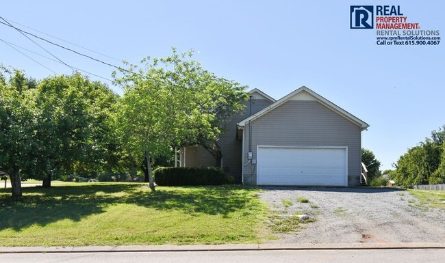 Building Photo - Adorable 3BR/2BA, attached 2 car garage in N. Murfreesboro on a corner lot!