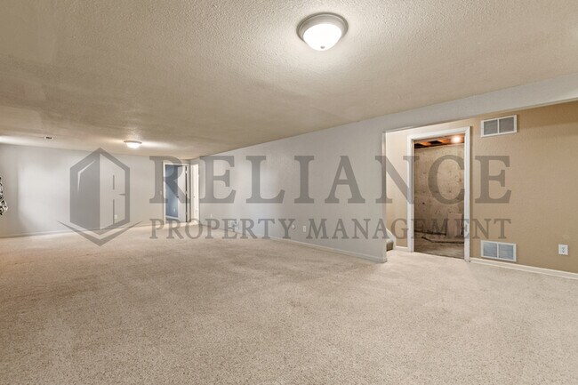 Building Photo - 630 Park Rd