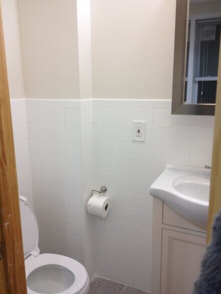 Building Photo - 10 Moreland St