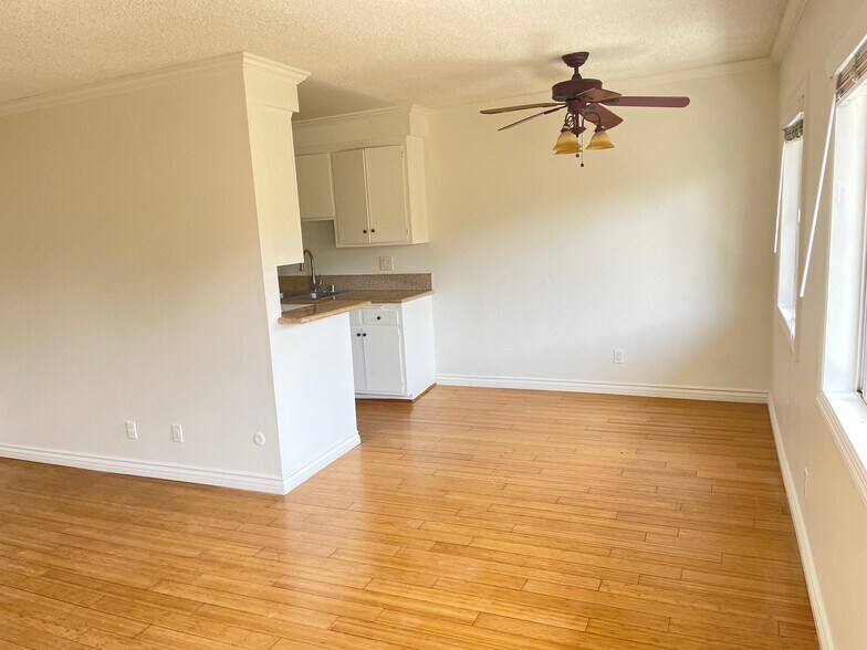 Building Photo - 3820 Mentone Ave