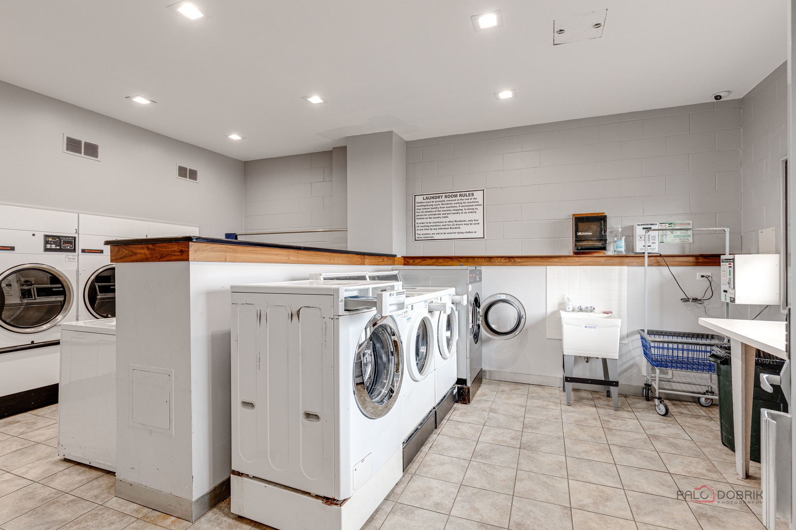 Building Photo - 6325 N Sheridan Rd