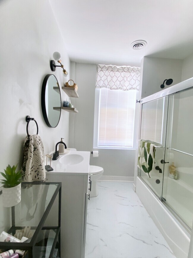 Building Photo - 7 N Robinson St