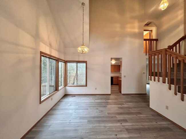 Building Photo - Ample 3 Bed, 2.5 Bath Charmer!