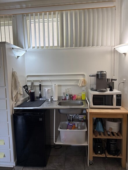 Building Photo - 9918 Mollyknoll Ave