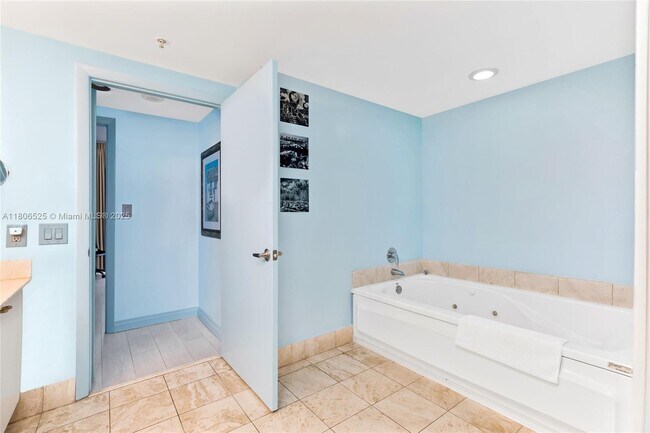 Building Photo - 17375 Collins Ave