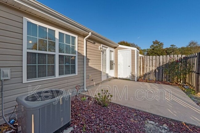 Building Photo - 1611 Bradley Way