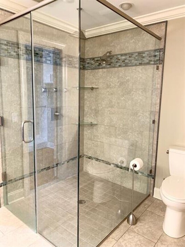 Building Photo - Your Dream Home Awaits in Huntsville's Medical District!