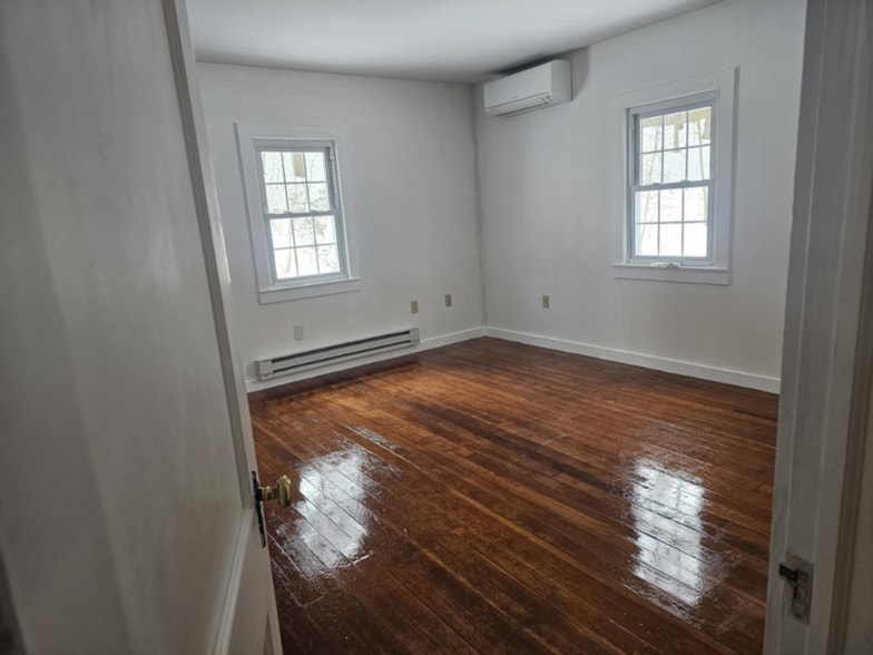 Building Photo - 15 Shore Rd