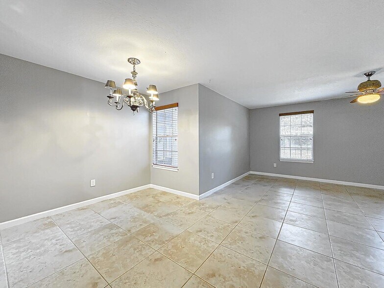 Building Photo - 1020 Crystal Way