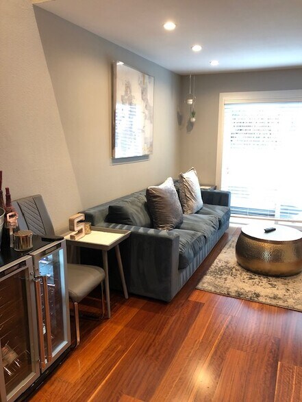 living room - 3847 Vineyard Ave