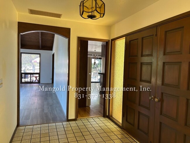Building Photo - Charming 3-Bed, 2-Bath Home with Back Yard...