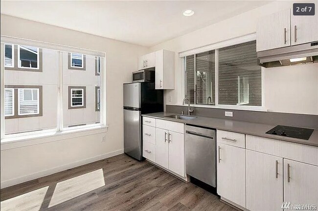 Building Photo - Modern Studio Apartment in Prime Queen Ann...