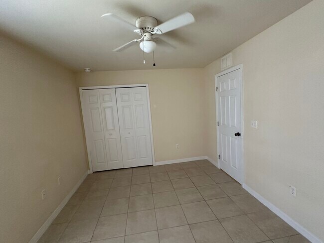 Building Photo - 1046 SE 11th Terrace