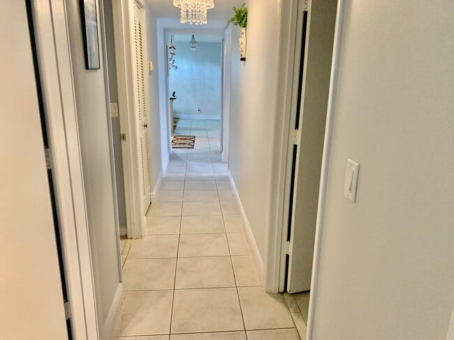 Building Photo - 1116 Green Pine Blvd