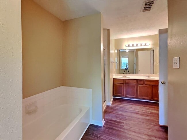 Building Photo - 3726 Liles Ln