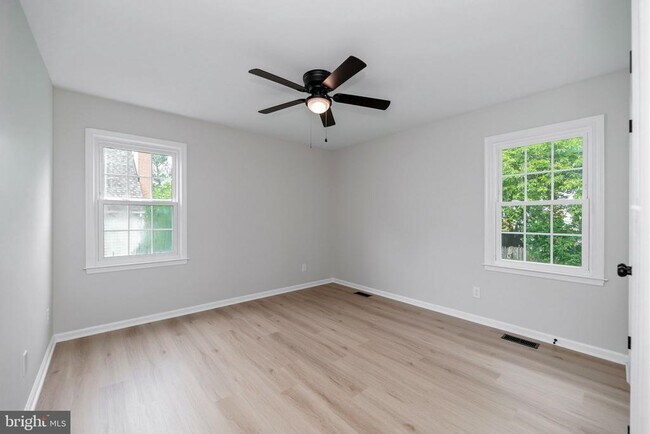 Building Photo - 561 Tiffany Ct