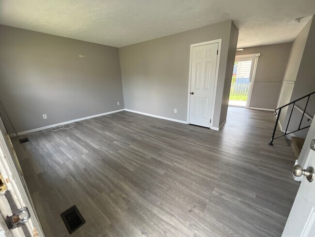 Building Photo - 3 Bedroom 1.5 Bathroom Single Family Home Gahanna