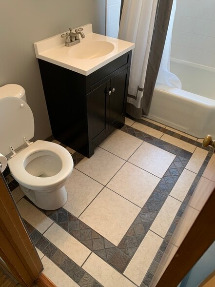 Building Photo - 368 N Hillcrest St