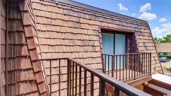 Building Photo - 15206 W Pond Woods Dr