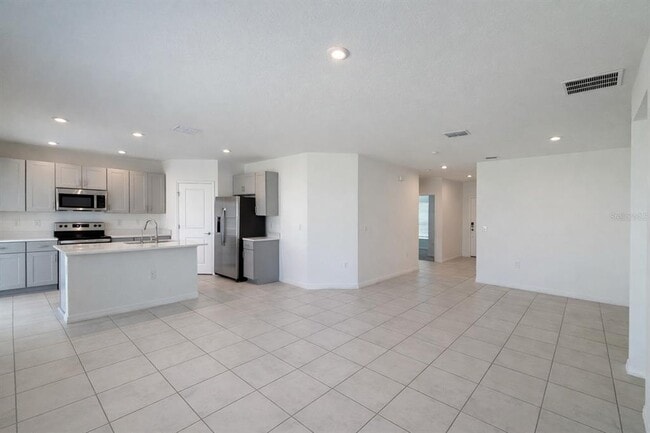 Building Photo - 5527 Tranquila Ln