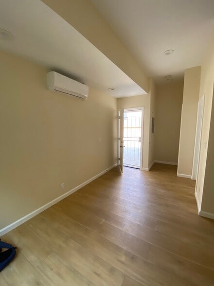 Living room - 371 Douglas St