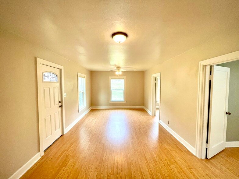 Living Room View 1 - 3821 Entiat River Rd