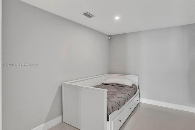 Building Photo - 400 Sunny Isles Blvd