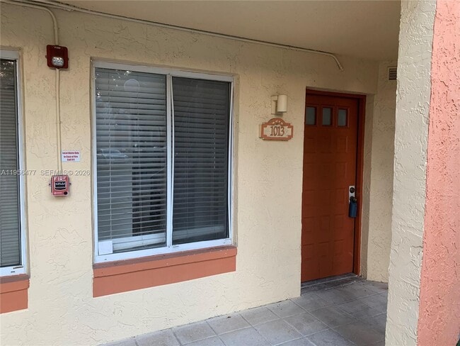 Building Photo - 1013 Coral Club Dr