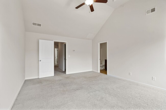 Building Photo - 3 Bedroom Townhome in Jonesboro!