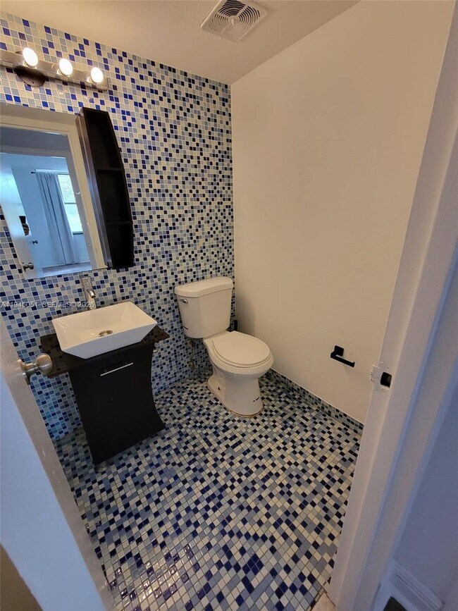 Building Photo - 1800 Sans Souci Blvd