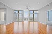 Building Photo - 500 Throckmorton St
