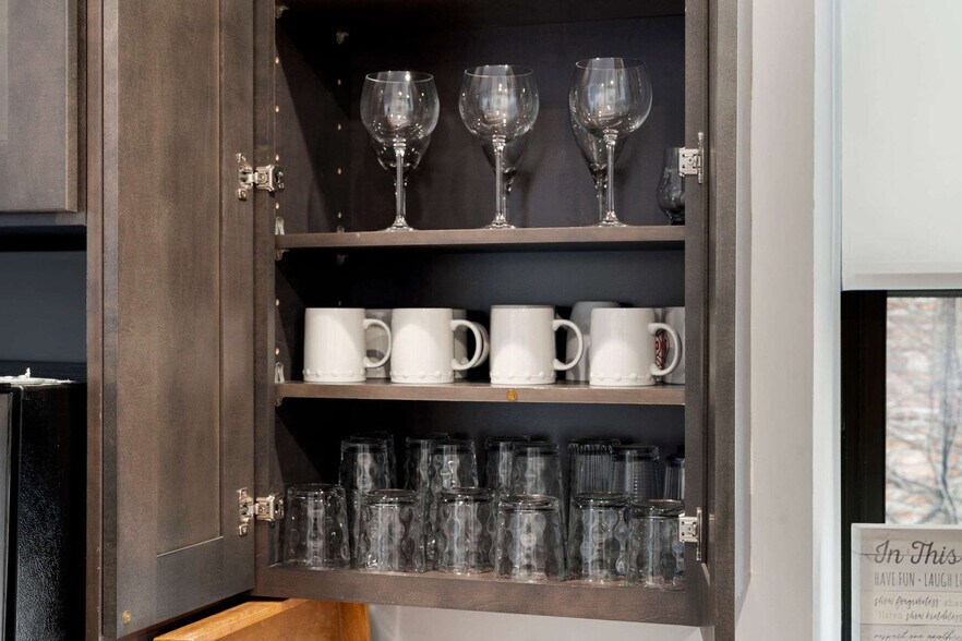 Building Photo - 109 S Paulina St