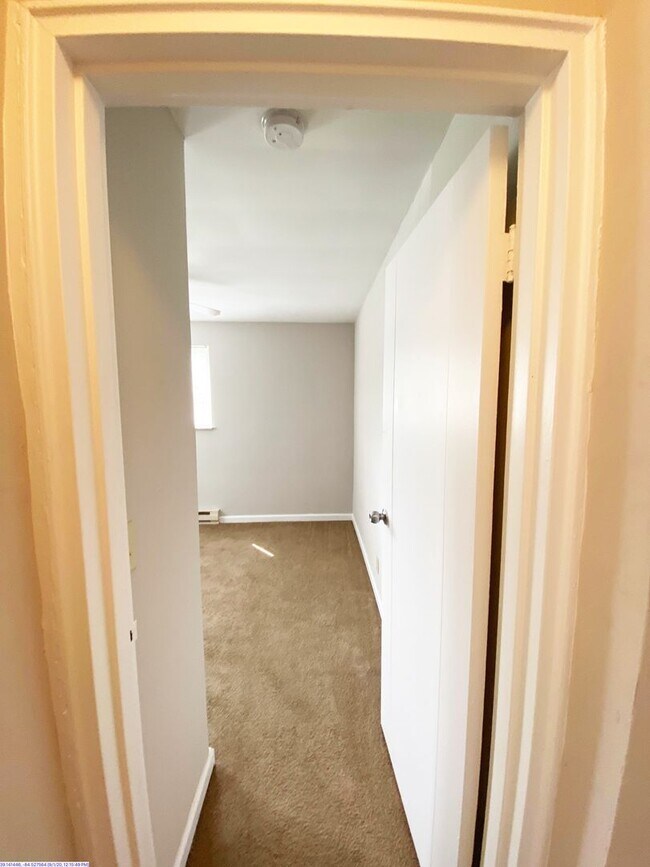 Building Photo - 566 Lowell Ave