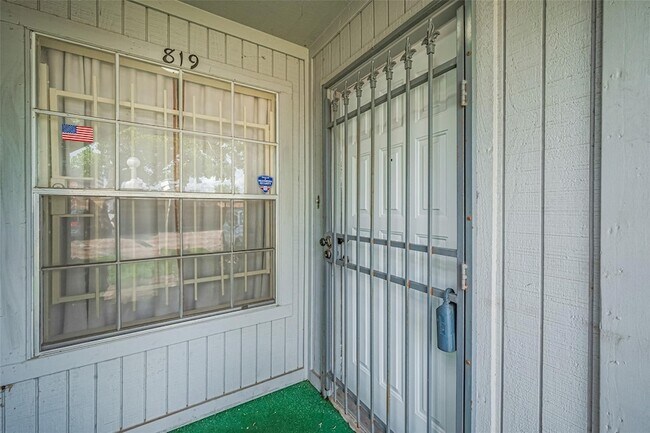 Building Photo - 6500 Sands Point Dr