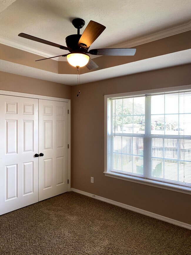 Building Photo - FABULOUS THREE BEDROOM HOME WITH LARGE DECK, FIREPLACE AND FLEX ROOM