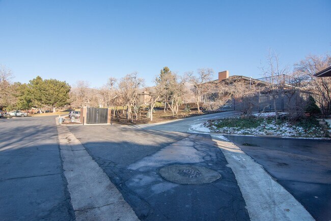 Building Photo - 1340 Ridgewood Ln