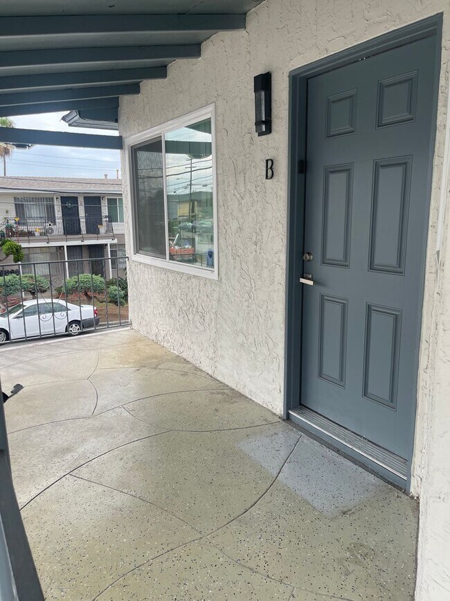 Building Photo - Updated 1 Bedroom 1 Bathroom apartment in San Diego