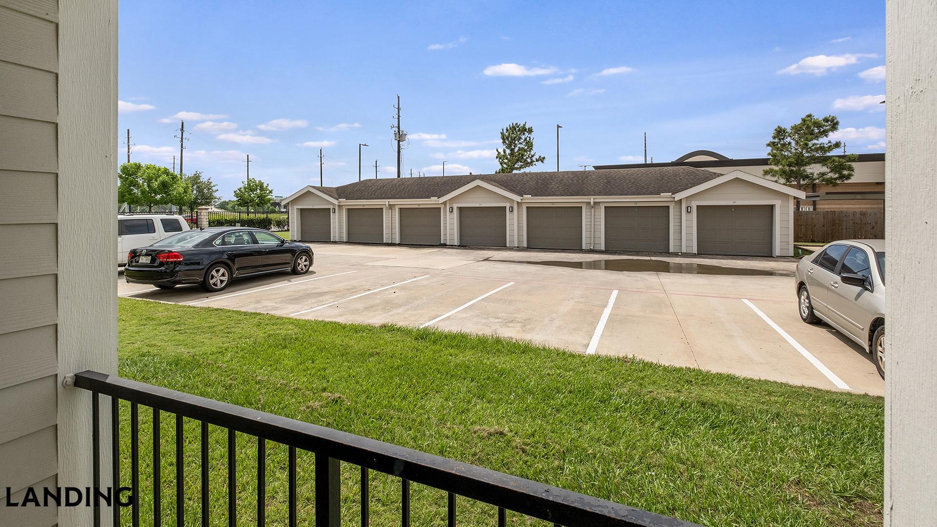 Building Photo - 14807 Woodland Hills Dr