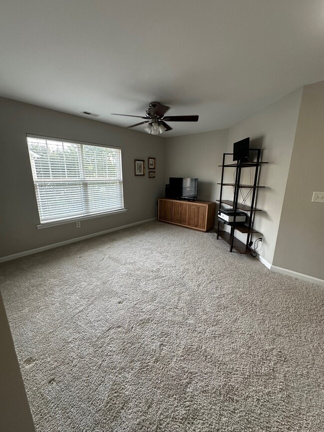 Building Photo - 809 Roni Ct