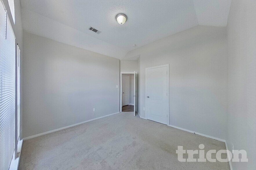 Building Photo - 1362 Meadow Creek Dr