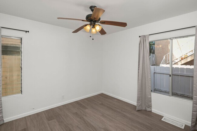 Building Photo - Emerson St