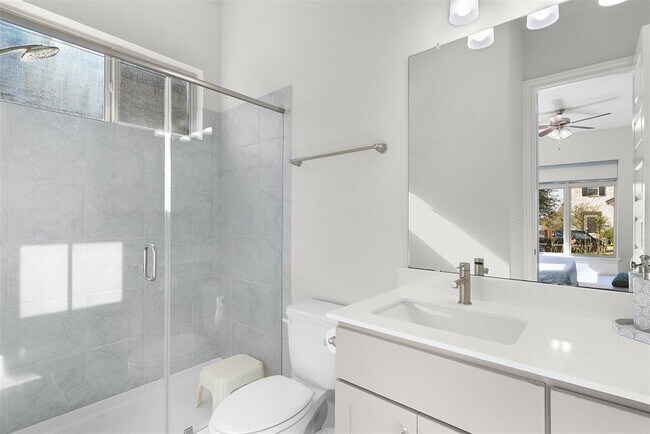 Building Photo - 3203 Scenic Valley Dr