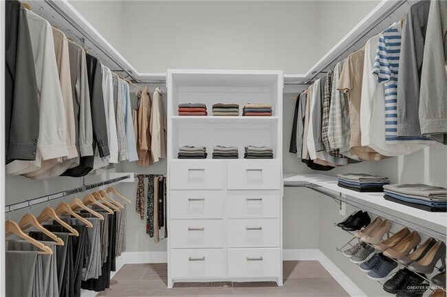 Building Photo - 14 Makayla Dr