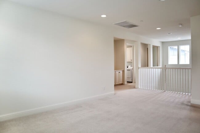 Building Photo - Stunning 3,400 Square Foot Home For Rent! ...